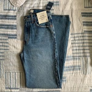 Abercrombie and Fitch the 90’s High Rise relaxed jean